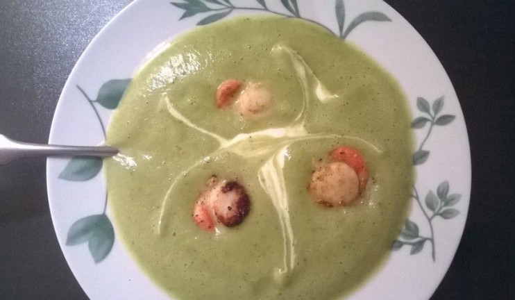 Réaliser un velouté de courgettes aux Saint Jacques et curry